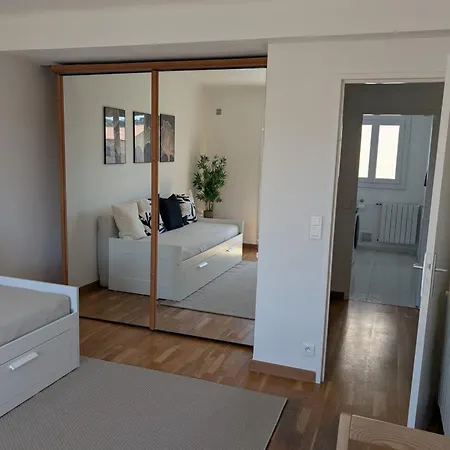 Apartment Bright With A Balcony In Vallauris