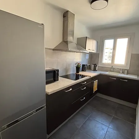 Apartment Bright With A Balcony In Vallauris